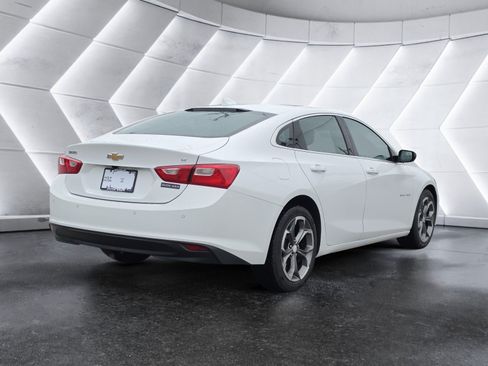 Used 2024 Chevrolet Malibu LT FWD image 3