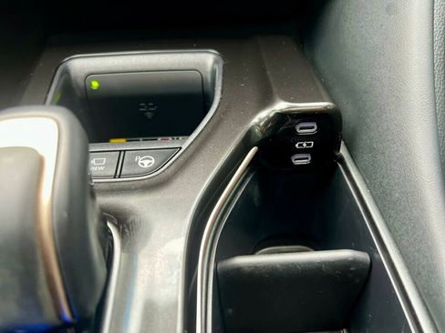 Used 2024 Toyota Crown Platinum image 33