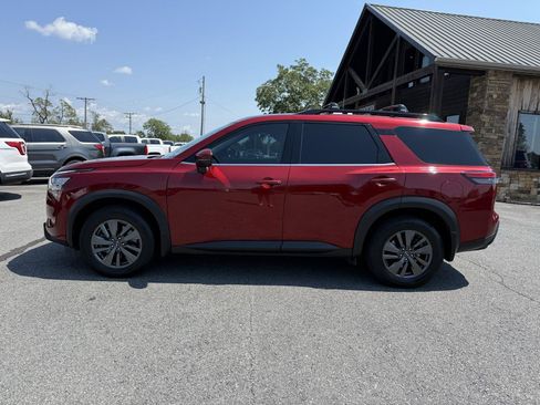 Used 2022 Nissan Pathfinder SV AWD/4WD image 3