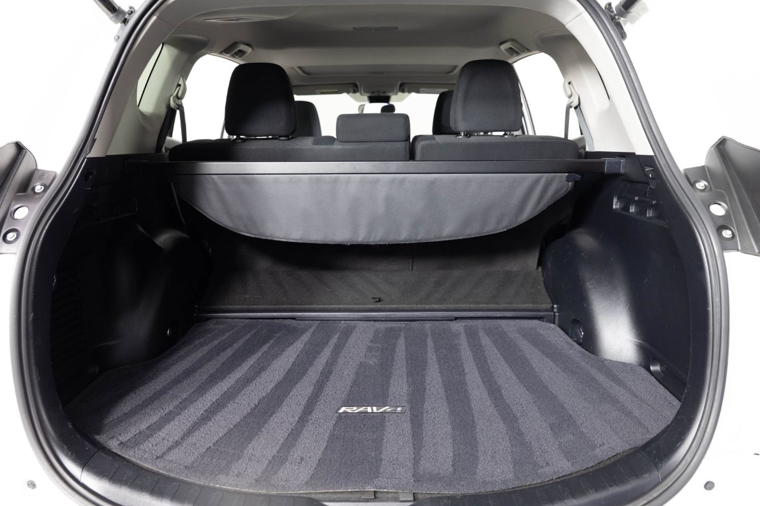 Used 2018 Toyota RAV4 XLE w/ Carpet Mat Package AWD/4WD image 19