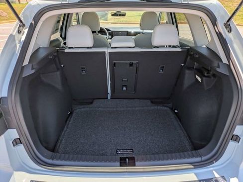 New 2026 Volkswagen Taos SE FWD image 13