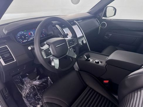 New 2025 Land Rover Discovery S AWD/4WD image 9
