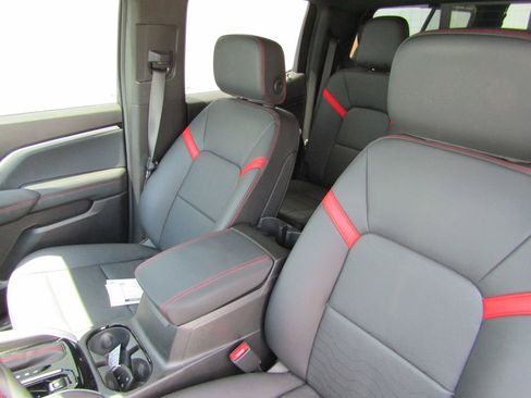 Used 2023 Chevrolet Colorado Z71 w/ Z71 Convenience Package 2 AWD/4WD image 13