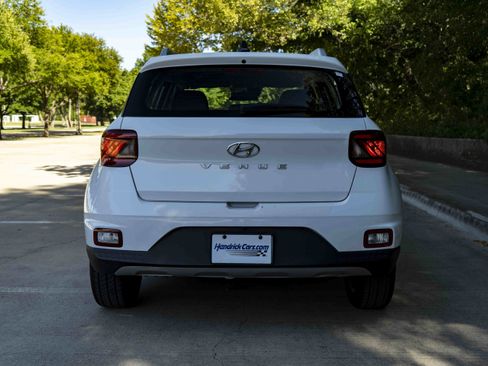 Used 2021 Hyundai Venue SEL FWD image 8