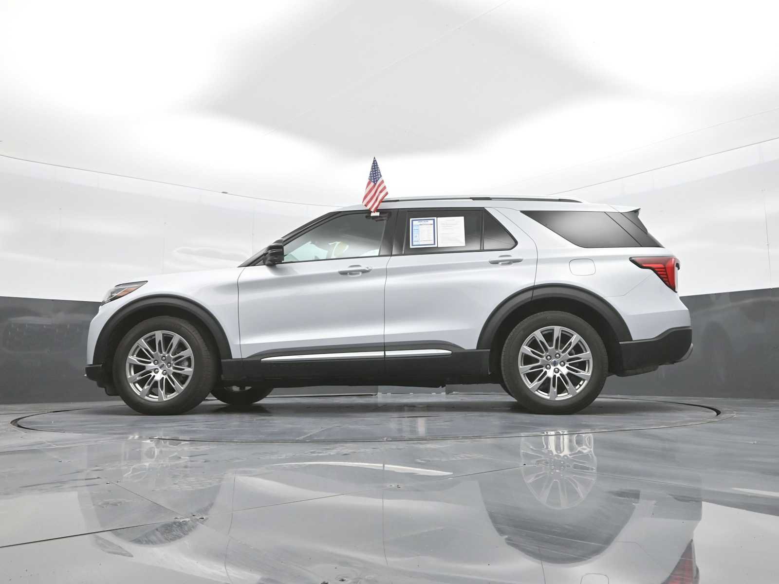 Certified 2025 Ford Explorer Platinum RWD image 28