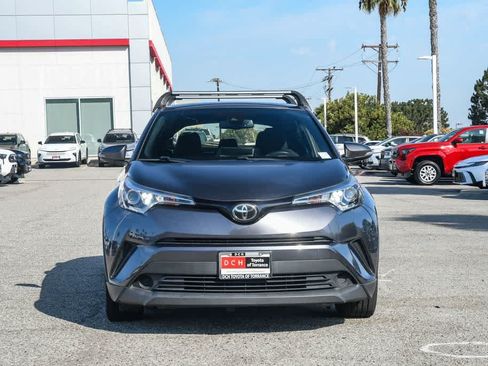 Used 2019 Toyota C-HR XLE FWD image 2