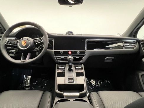 Used 2026 Porsche Macan AWD/4WD image 6