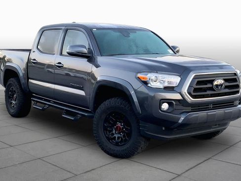 Used 2022 Toyota Tacoma SR5 AWD/4WD image 3