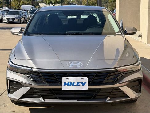 New 2026 Hyundai Elantra SE image 7