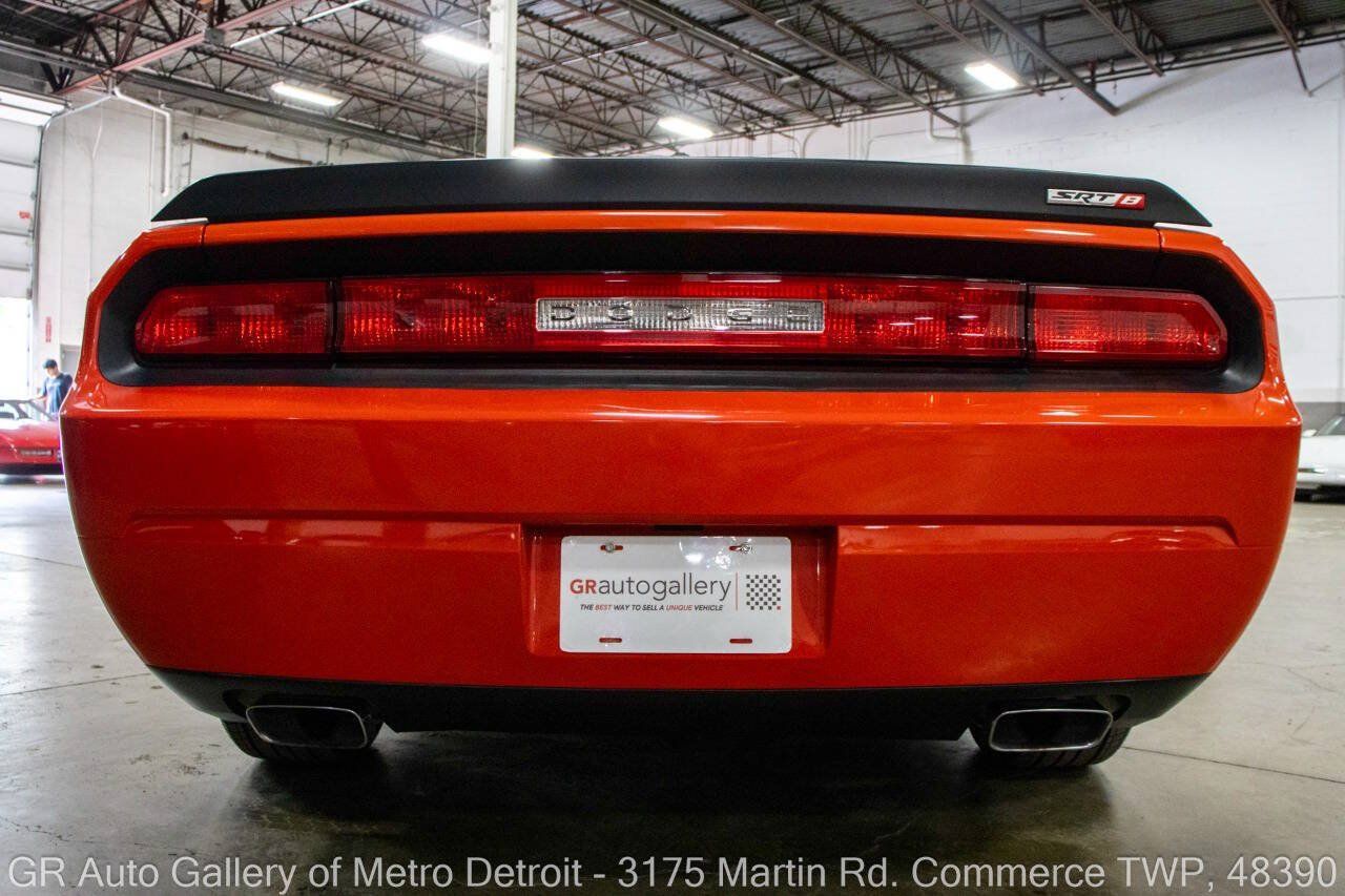 Used 2009 Dodge Challenger SRT8 w/ SRT Option Group II RWD image 6