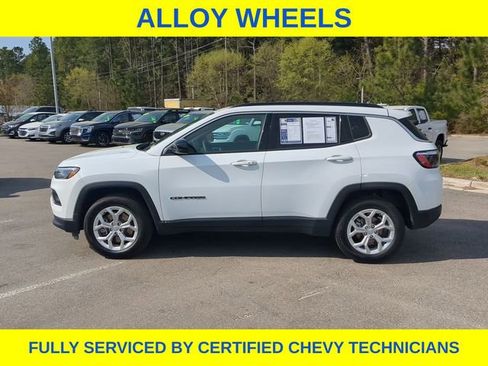 Used 2024 Jeep Compass Latitude AWD/4WD image 9