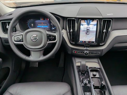 Used 2025 Volvo XC60 B5 Plus image 20