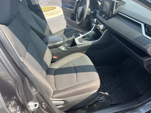 Used 2022 Toyota RAV4 LE FWD image 34