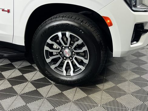 Used 2023 GMC Yukon AT4 image 5