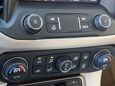 Used 2023 GMC Acadia Denali image 19