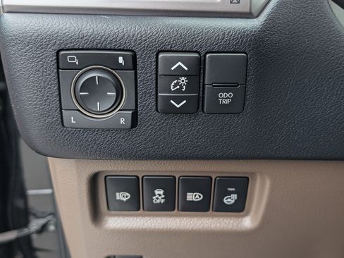 Used 2023 Lexus GX 460 Premium image 24