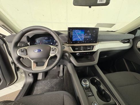 New 2026 Ford Explorer Active RWD image 8