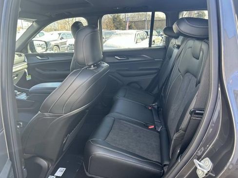 New 2025 Jeep Grand Cherokee Altitude image 6