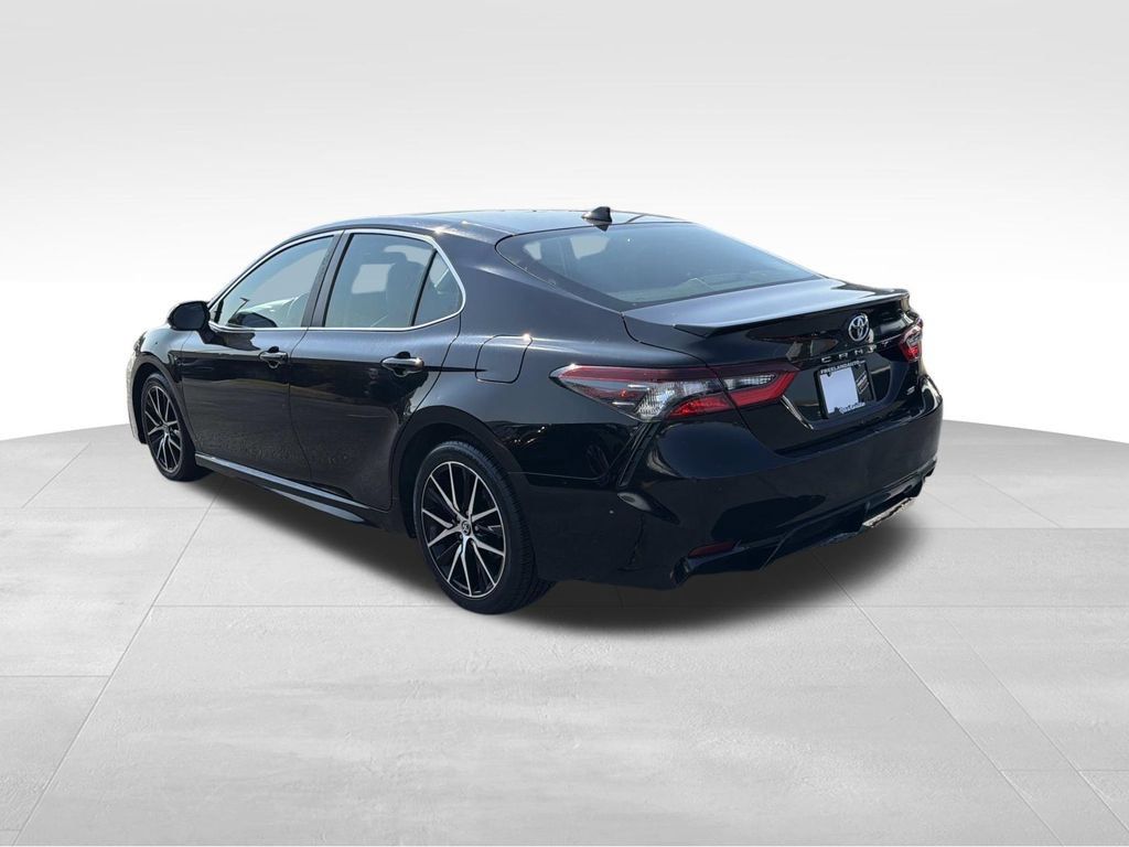 Used 2023 Toyota Camry SE FWD image 5