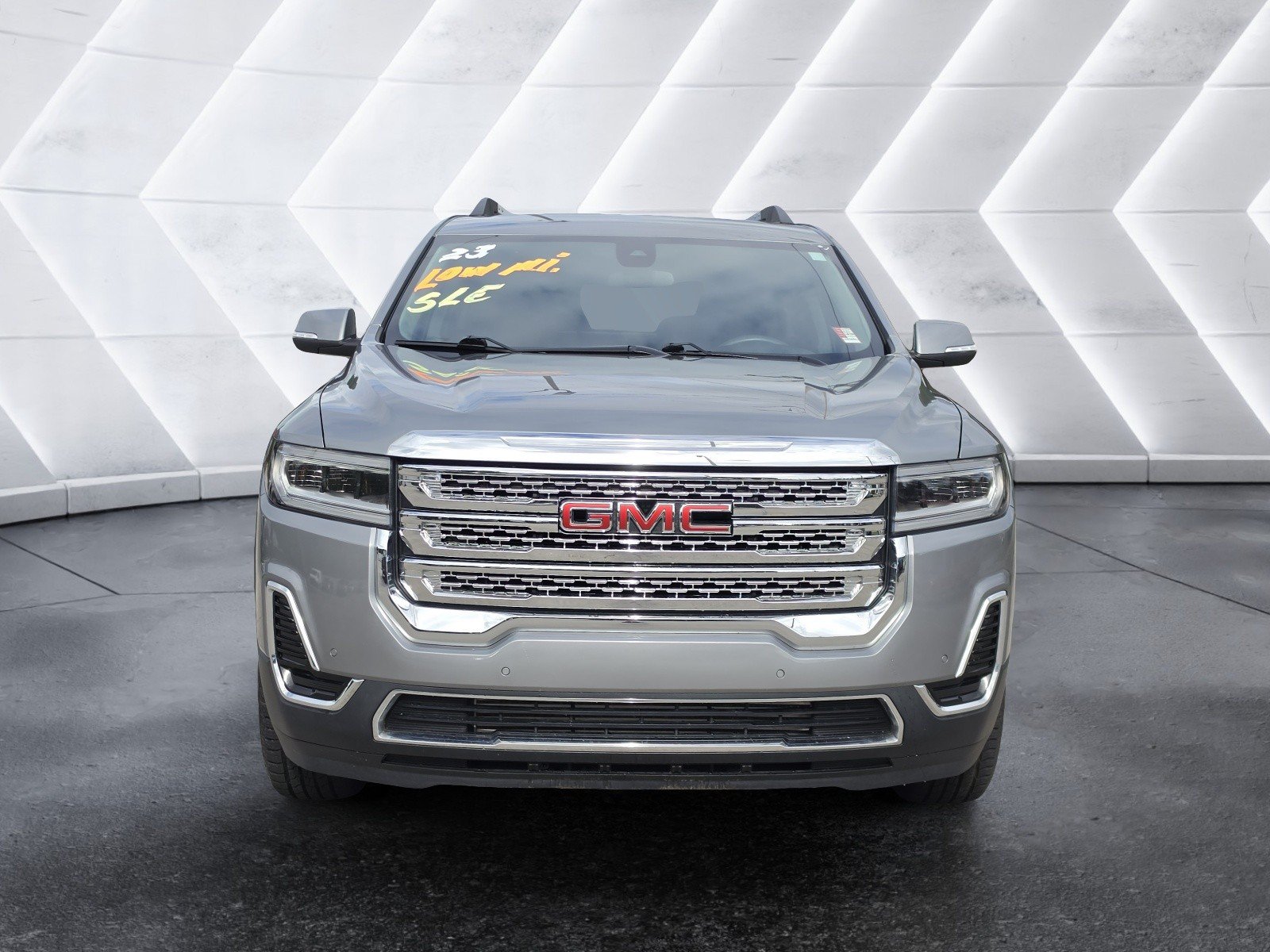 Used 2023 GMC Acadia SLE w/ Driver Convenience Package FWD image 7