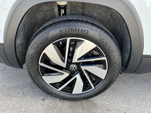 Used 2025 Volkswagen Atlas SE image 16