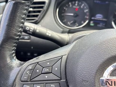 Used 2020 Nissan Rogue SV w/ Sun & Sound Touring Package AWD/4WD image 17