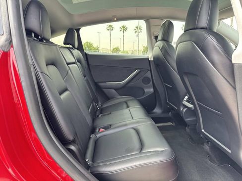 Used 2021 Tesla Model Y Long Range AWD/4WD image 27