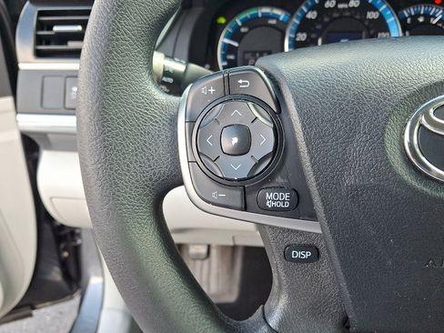 Used 2013 Toyota Camry LE FWD image 19