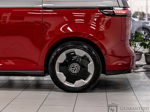 Used 2025 Volkswagen ID. Buzz Pro S RWD image 8