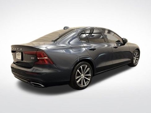 Used 2022 Volvo S60 B5 Momentum w/ Premium Package AWD/4WD image 5