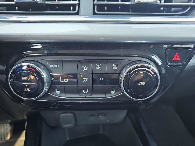 Used 2025 Chevrolet Trax LT w/ LT Convenience Package FWD image 22