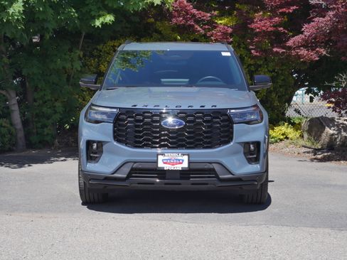 Certified 2025 Ford Explorer ST-Line w/ Premium Package AWD/4WD image 36