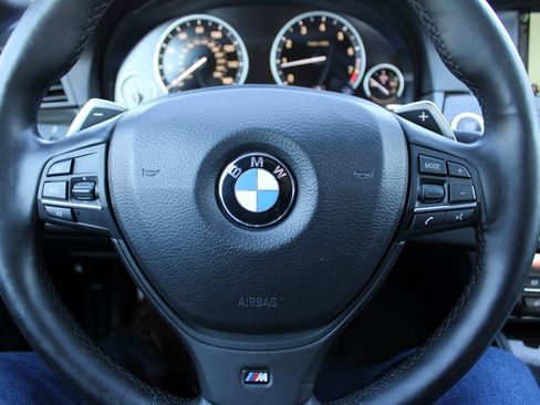 Used 2013 BMW 550i xDrive Sedan image 28