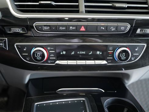 Used 2018 Audi Q7 3.0T Prestige AWD/4WD image 21