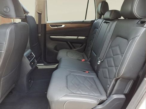 Used 2025 Volkswagen Atlas SE FWD image 21
