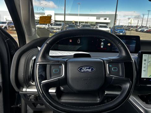 Used 2025 Ford Expedition Platinum AWD/4WD image 18