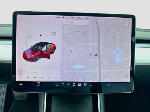 Used 2018 Tesla Model 3 Long Range AWD/4WD image 9