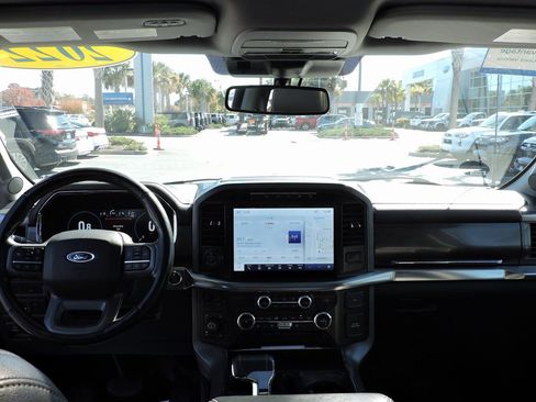 Certified 2022 Ford F150 Lariat w/ Equipment Group 502A High image 26