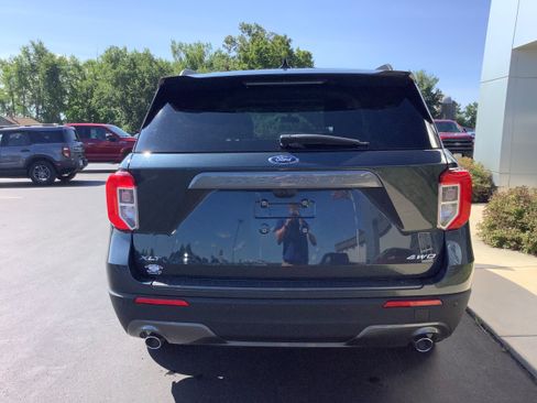 Used 2023 Ford Explorer XLT w/ Equipment Group 202A AWD/4WD image 4