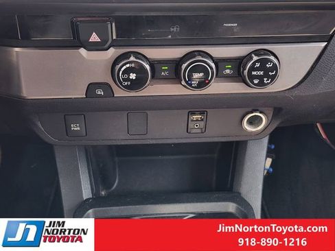 Used 2017 Toyota Tacoma SR RWD image 20