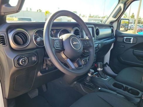 Used 2023 Jeep Gladiator Sport image 17