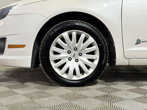 Used 2012 Ford Fusion image 2