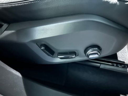 Certified 2025 Volvo XC60 B5 Plus image 23