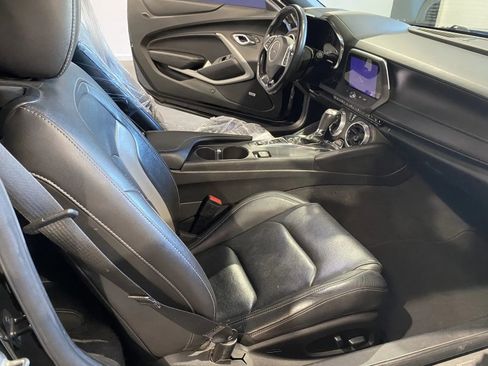 Used 2019 Chevrolet Camaro LT w/ RS Package image 7