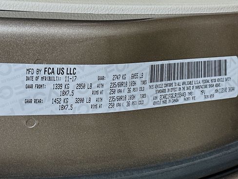 Used 2018 Chrysler Pacifica Touring Plus w/ Tire & Wheel Group FWD image 12