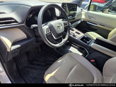 Used 2022 Toyota Sienna XLE FWD image 10
