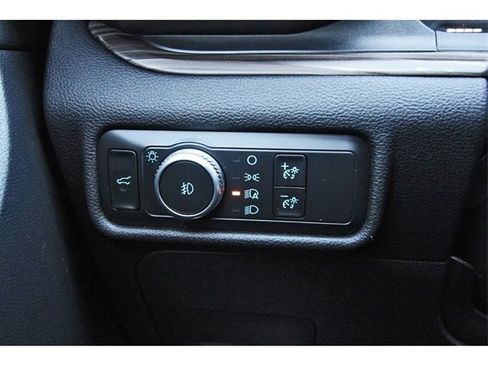 Used 2020 Ford Explorer Limited image 18