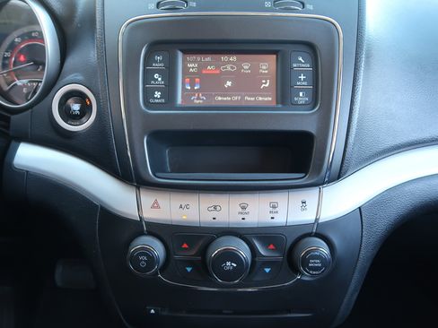 Used 2015 Dodge Journey SE w/ Flexible Seating Group image 16