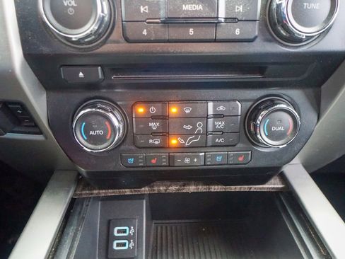 Used 2018 Ford F250 Lariat w/ Lariat Value Package image 28