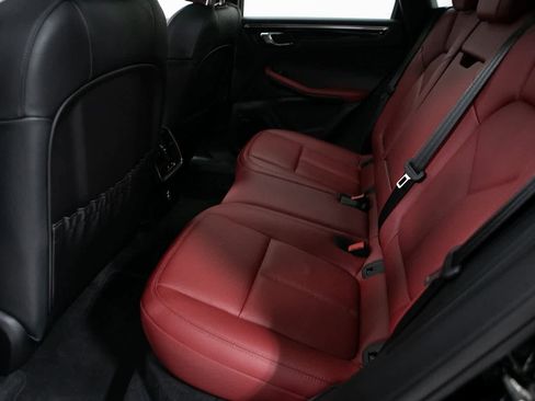 Certified 2025 Porsche Macan image 28